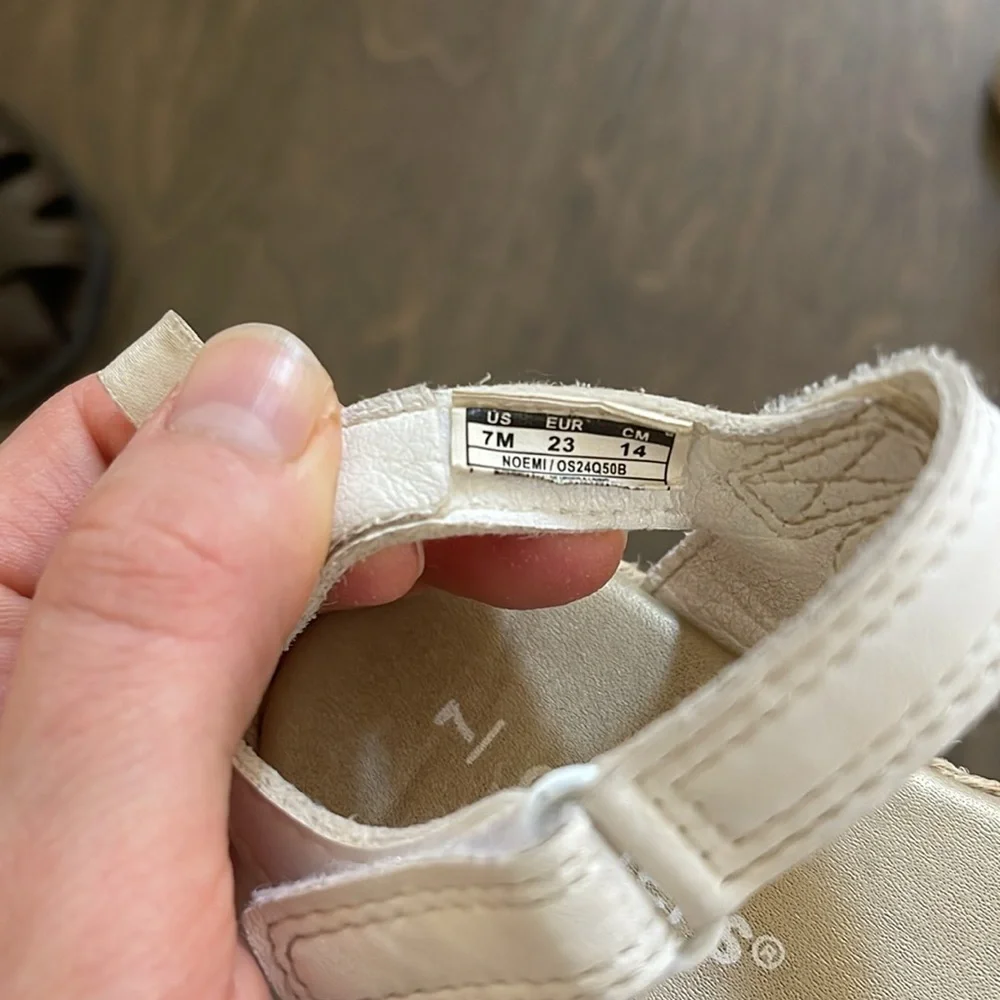 Carter’s 7M toddler white sandals